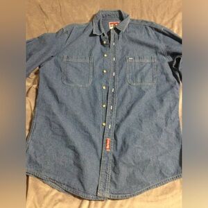 Marlboro Blue Denim Unisex Shirt👔
Gently Worn
